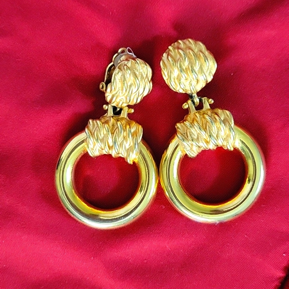 AK mark clip-on earrings
